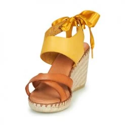 Chaussures Femme Sandales et Nu-pieds Pataugas FIONA Cognac / Jaune -Sandales Soldes Boutique 16539389 500 C