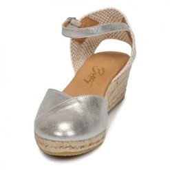 Chaussures Femme Sandales et Nu-pieds Betty London INONO Argenté 8 Chaussures Femme Sandales et Nu-pieds Betty London INONO Argenté -Sandales Soldes Boutique 18980966 500 C