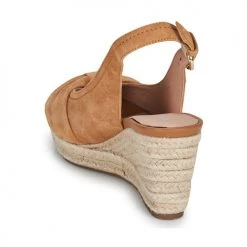 Chaussures Femme Sandales et Nu-pieds Geox D SOLEIL B Curry -Sandales Soldes Boutique 21201144 500 E
