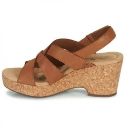 Chaussures Femme Sandales et Nu-pieds Clarks GISELLE BEACH Camel -Sandales Soldes Boutique 21500625 500 D