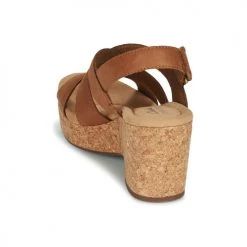 Chaussures Femme Sandales et Nu-pieds Clarks GISELLE BEACH Camel -Sandales Soldes Boutique 21500625 500 E