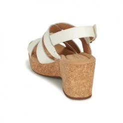 Chaussures Femme Sandales et Nu-pieds Clarks GISELLE BEACH Blanc -Sandales Soldes Boutique 21500636 500 E