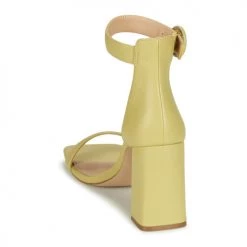 Chaussures Femme Sandales et Nu-pieds Steve Madden RIVETING Jaune -Sandales Soldes Boutique 21651315 500 E
